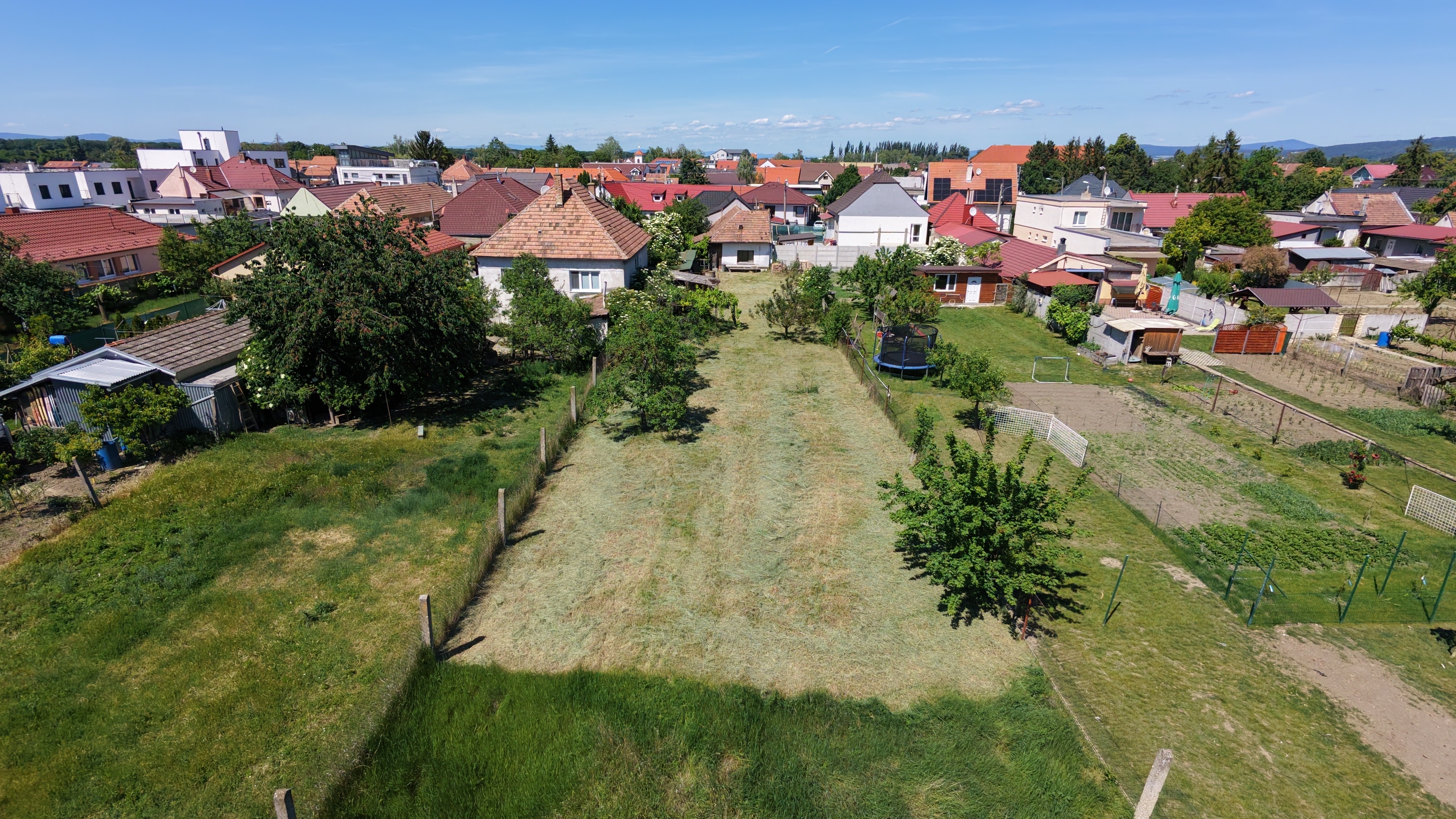 ZNÍŽENÁ CENA – Stavebný pozemok 907 m² v tichej lokalite Červeníka